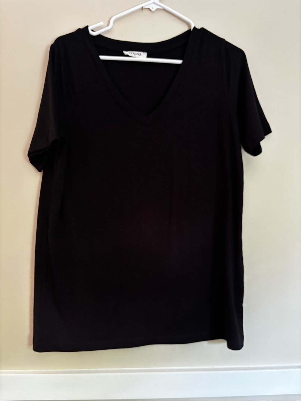 Zenana Black V-Neck Short Sleeve Top – Size Large